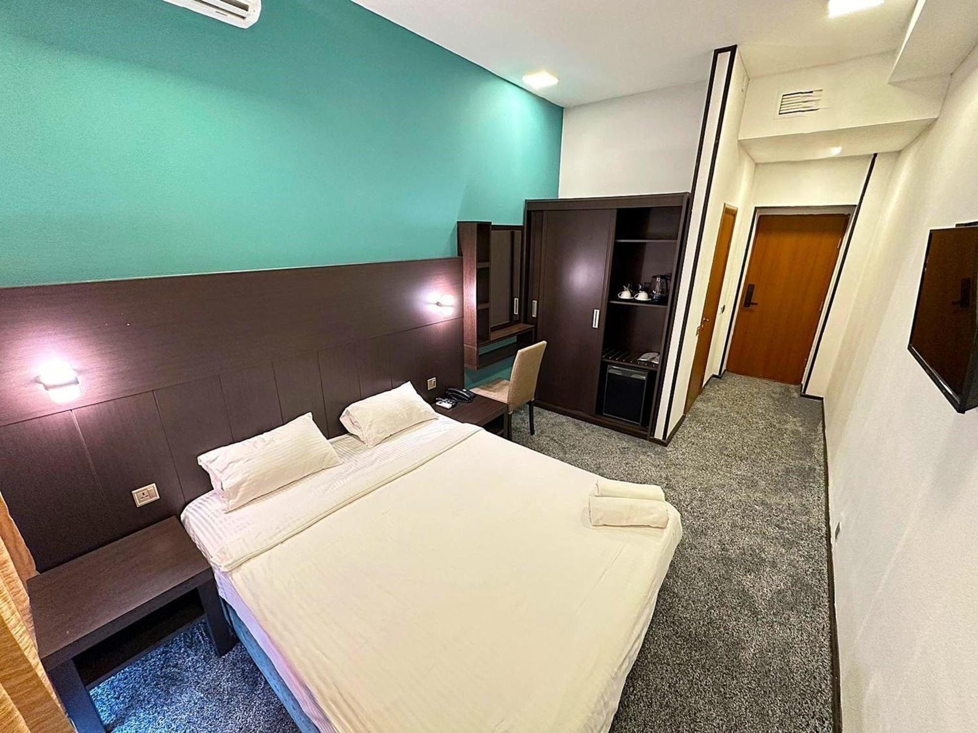 Crossway Hotel Masazir Exteriör bild